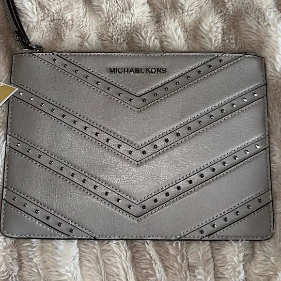 Michael Kors Ellis XL Studded Wristlet Clutch Pearl Gray Leather NWT - Picture 3 of 8